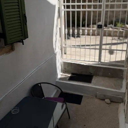 Inn Tolos & Lina - Loggos Longos (Paxos)